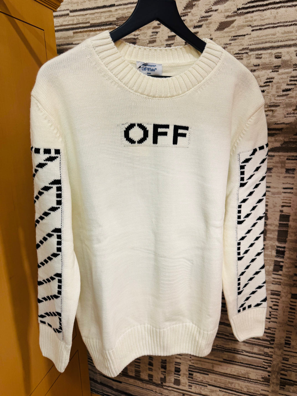 Off / White Sweater cozy fit