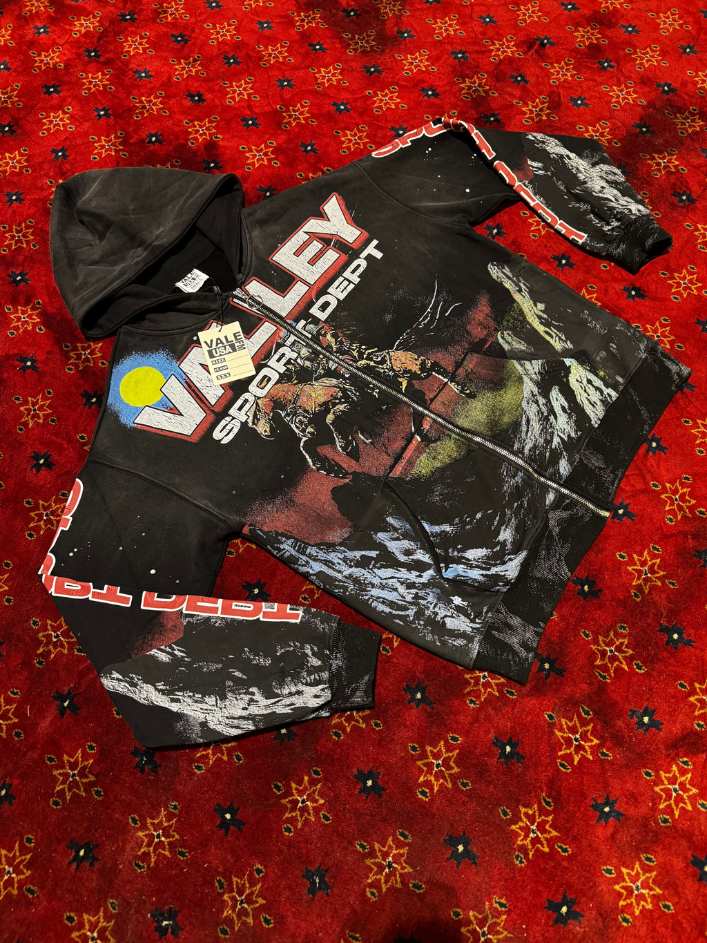 Red LOONEY TUNES ZIP UP Valley Dream