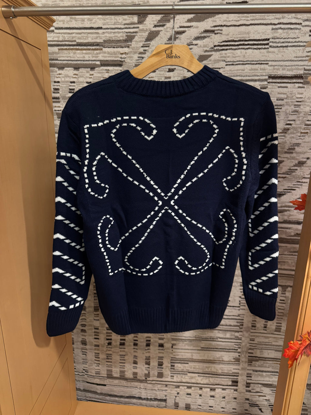 Off / White Sweater cozy fit